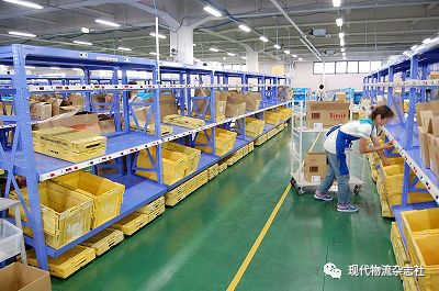 物流中心案例 das(数字式商品播种式拣选系统) 为700家店提供10类商品